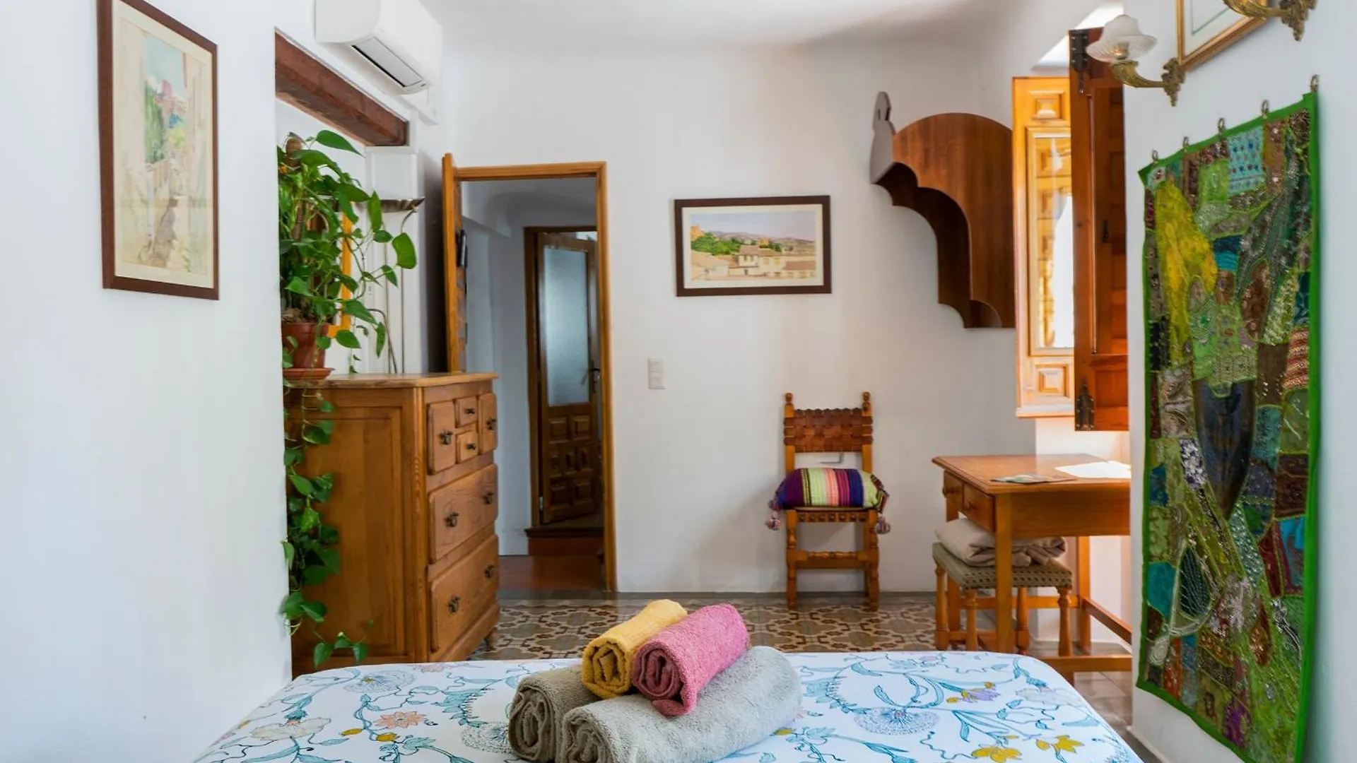 Oripando Private Rooms Granada Spain